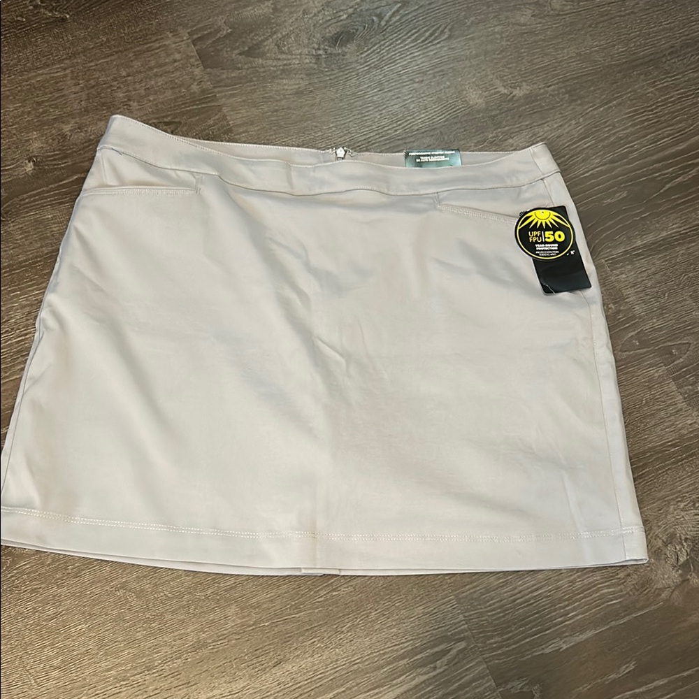 Women's PGA Tour Golf Skirt with Shorts Under Size 16 NWT